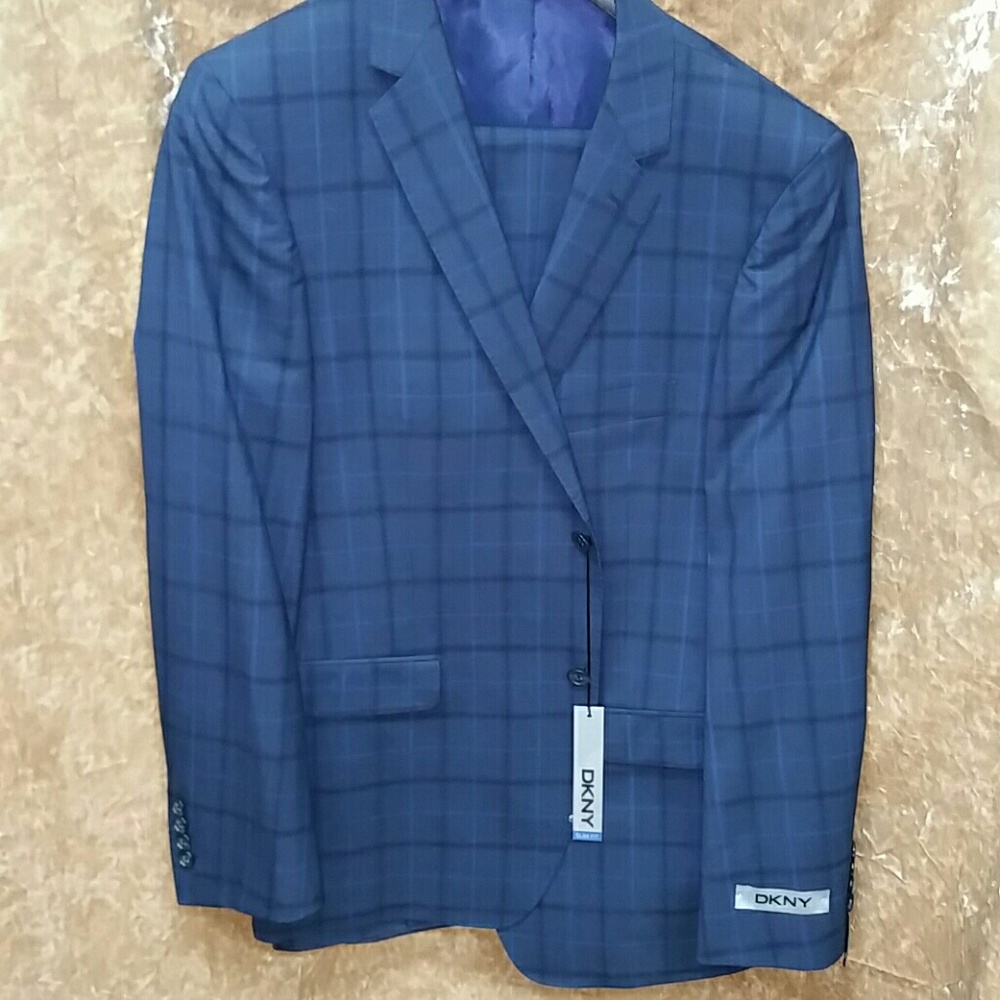 DKNY men's navy plaid suit 42reg
